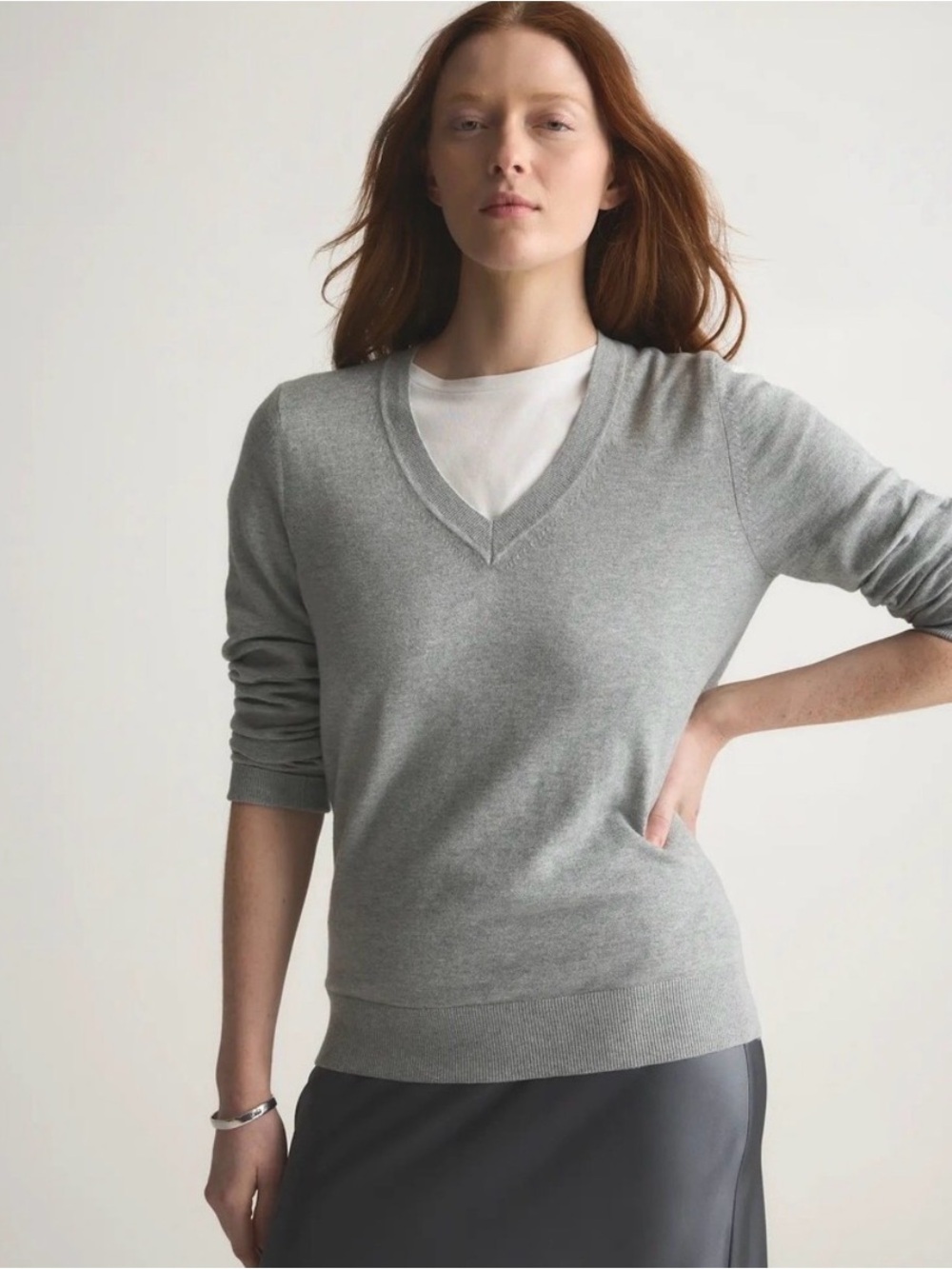 🩶 Quince heather gray v-neck cotton/cashmere sweater. Size M.